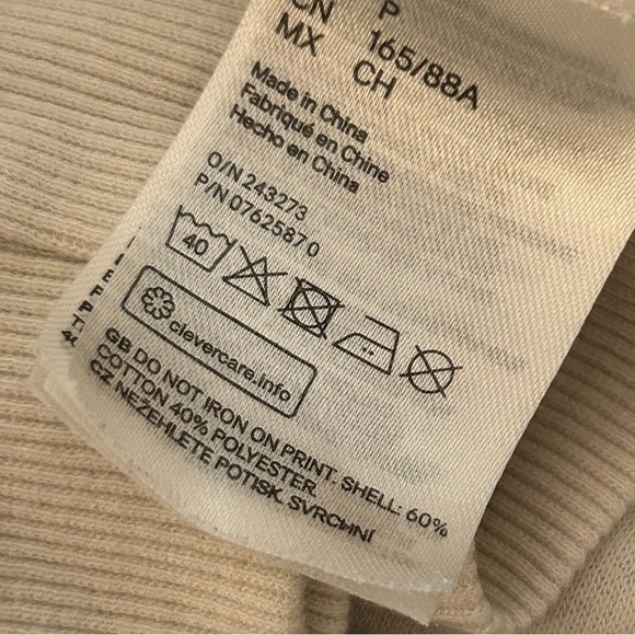 H&M Cream Crewneck Sweater with Red 'HAPPY' Print Size S - Picture 6 of 10